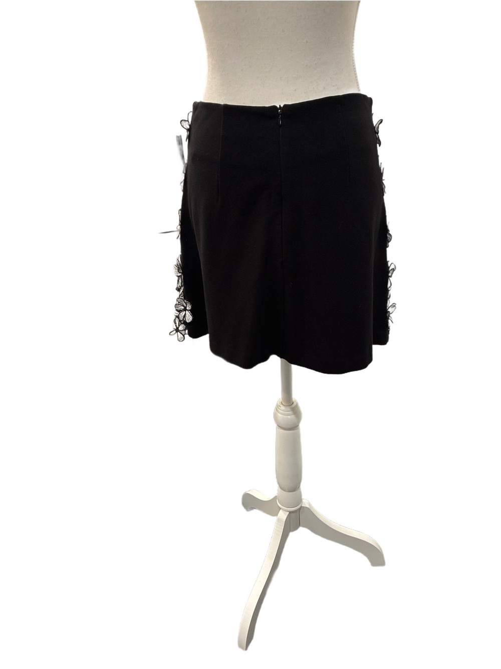French Connection Black Mini Skirt with Daisy Floral Lace Overlay Size 6 - Picture 4 of 8